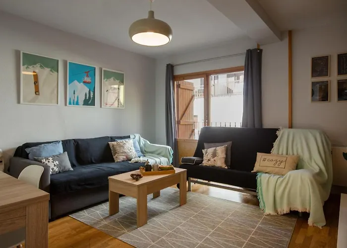 Gorgol Confort Y Funcionalidad Con Balcon - By Pirineos 360
